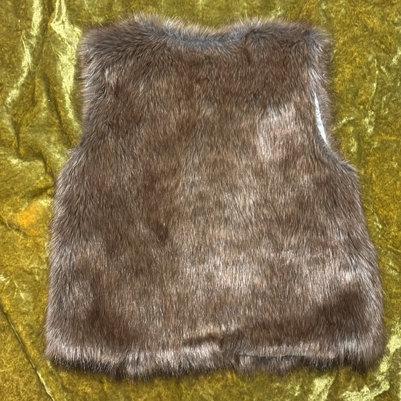 Faux Fur Vest Cat & Jack - Picture 3 of 3